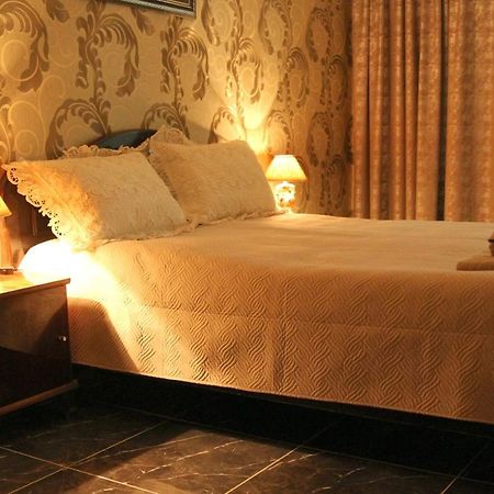 Georgian Hosts Tbilisi Hotel Ngoại thất bức ảnh