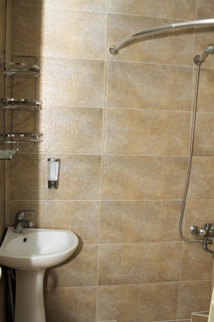 Georgian Hosts Tbilisi Hotel Ngoại thất bức ảnh
