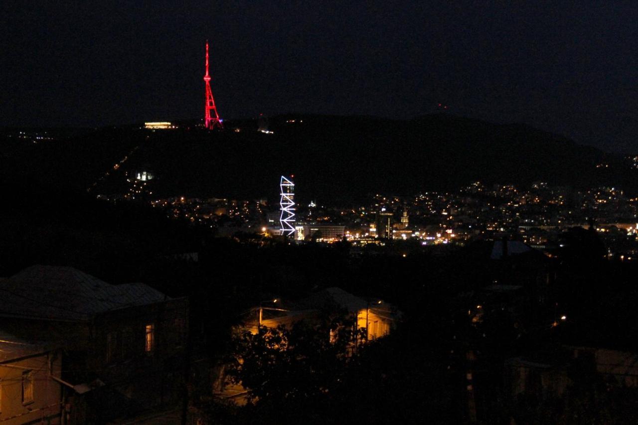 Georgian Hosts Tbilisi Hotel Ngoại thất bức ảnh
