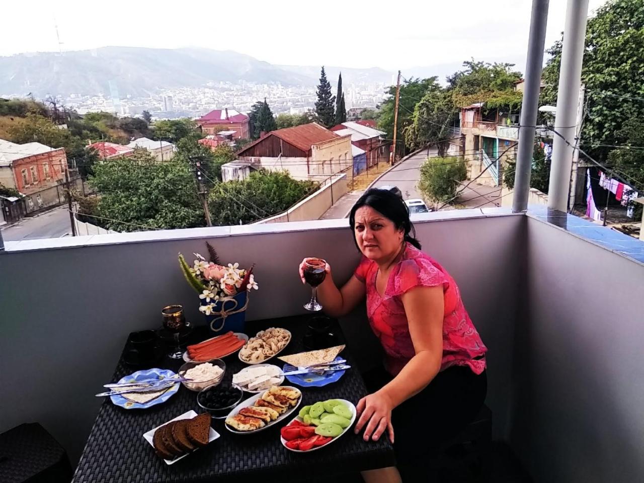 Georgian Hosts Tbilisi Hotel Ngoại thất bức ảnh